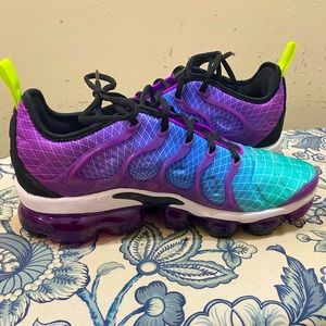 Women’s Air Vapormax Plus “Hyper Violet”